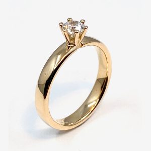 White Wedding solitär ellipse 3.5mm – 18k guld, diamant 0.35ct