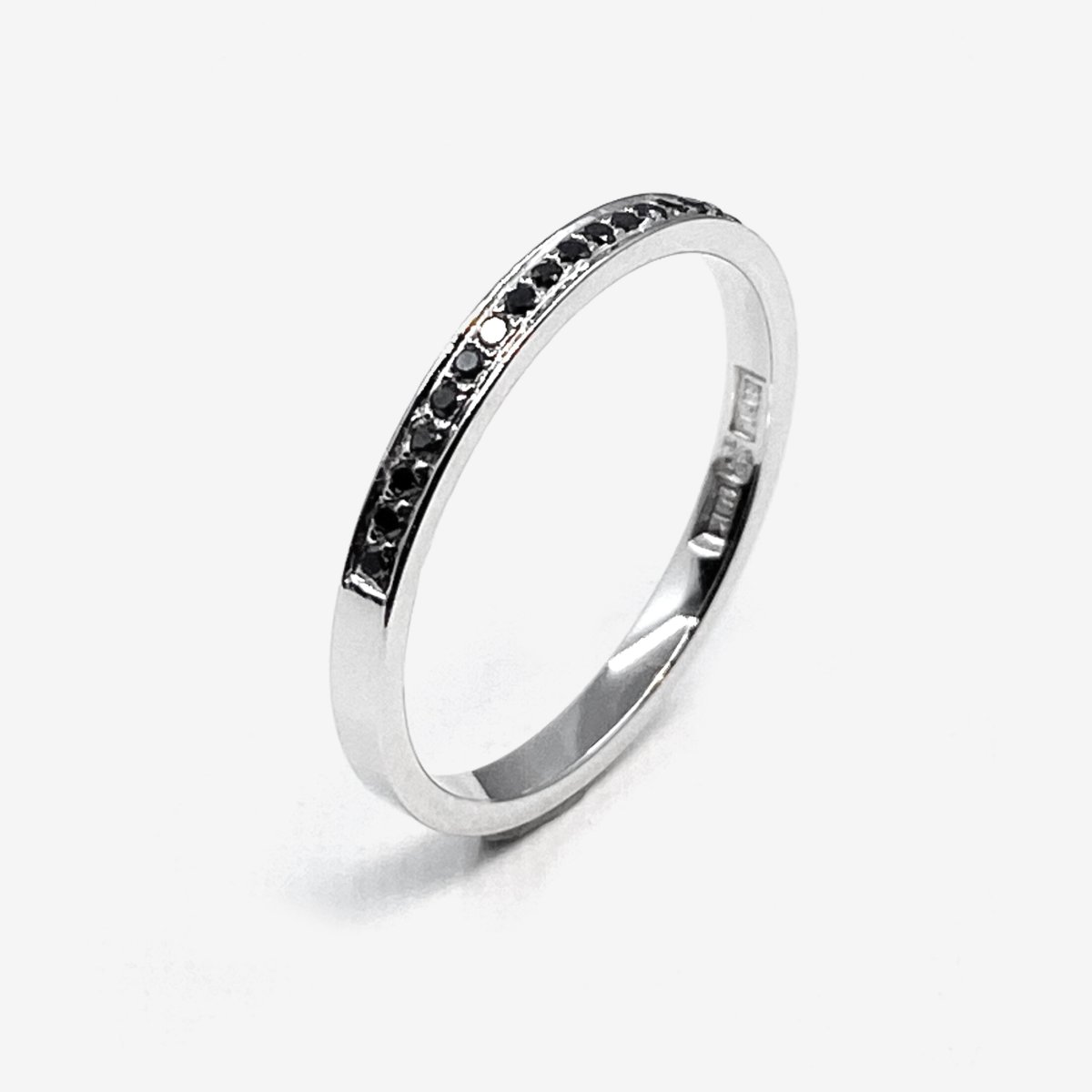 Tiny Dancer halvallians – 18k vitguld, svarta diamanter 0.005ct