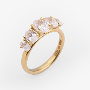 Jealousy – 18k guld, ovalslipade diamanter 2.25ct