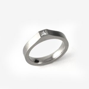 Alva ring – 18k vitguld, prinsesslipad diamant