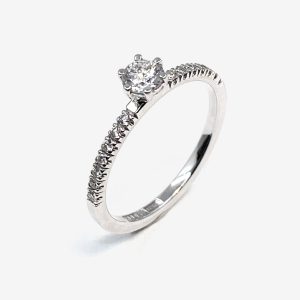 Tiny Dancer solitär – 18k guld, diamant 0.25ct och sidostenar
