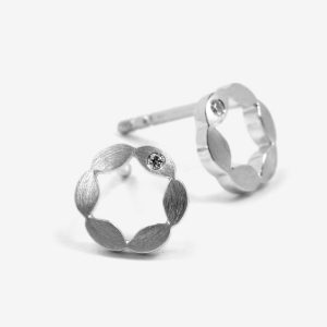 Juliet Dot örhängen – 18k vitguld, diamanter