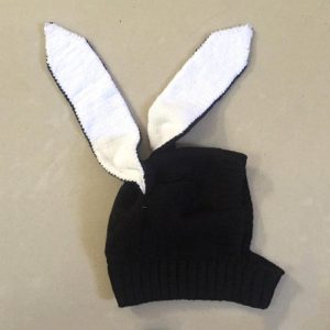 Hatt med kaninöron i ull