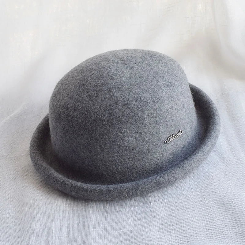 Bowlerhatt i ullfilt