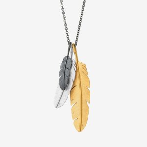 Feather halsband – 18k guldpläterat, rodiumpläterat samt oxiderat silver