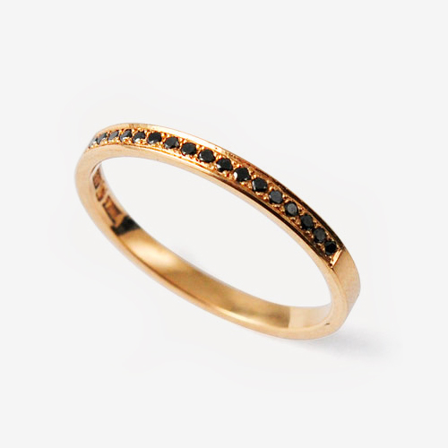 Tiny Dancer halvallians – 18k guld, svarta diamanter 0.005ct